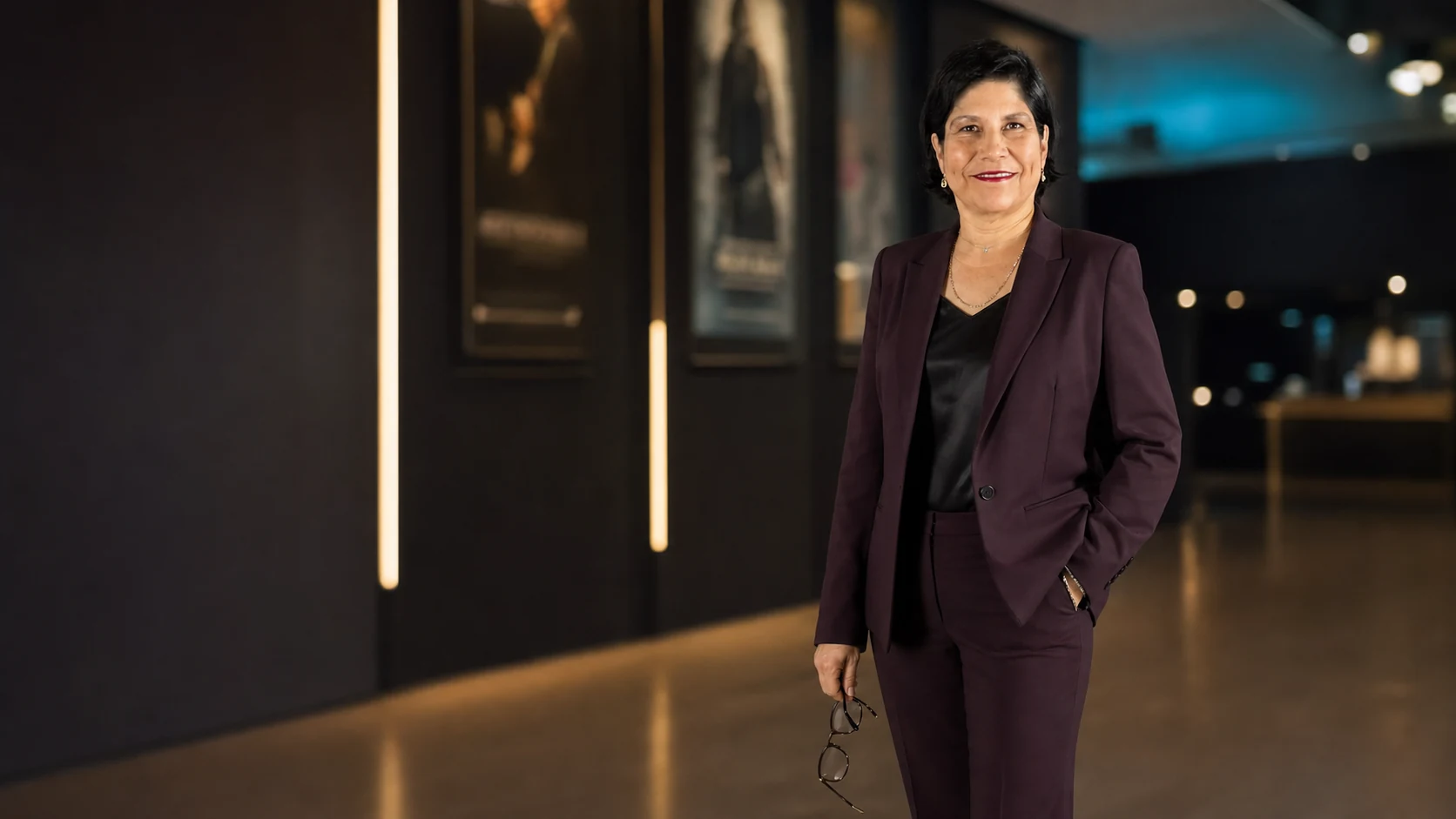 Claudia en un espacio de exhibición cinematográfica